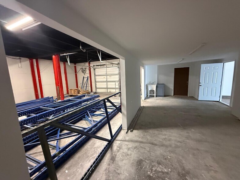 More Photos Of 2578 Fowler St, Fort Myers Freestanding For Lease