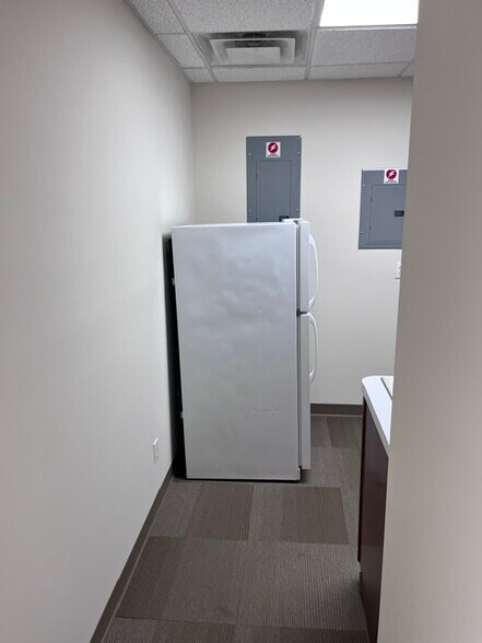 More Photos Of 3006 Mount Vernon Rd, Hurricane Office Residential For Sale