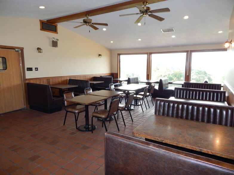 More Photos Of 1910 E National Pike, Scenery Hill Storefront Retail Office For Lease