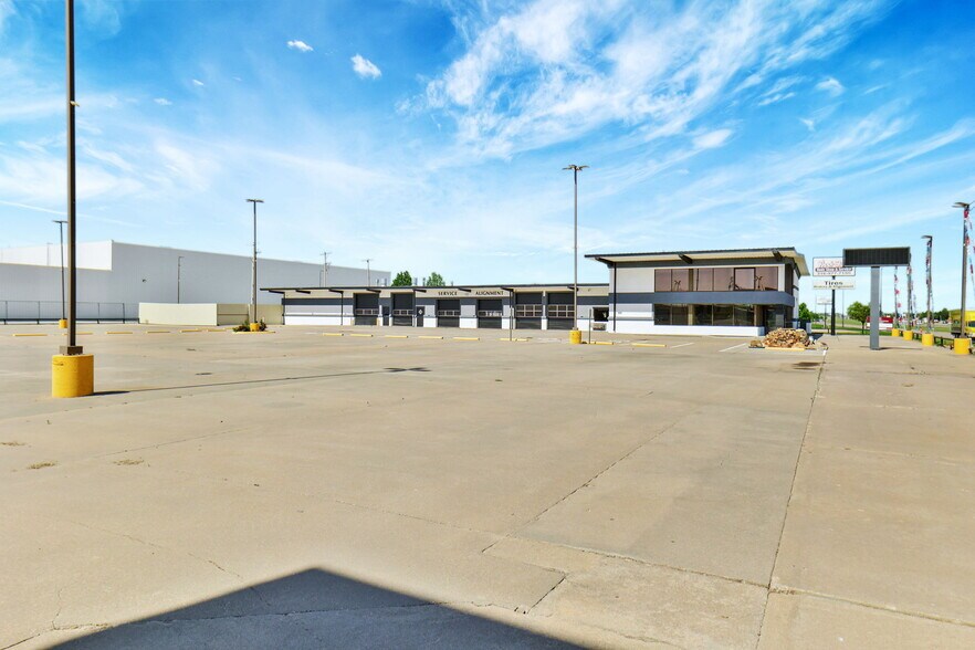 More Photos Of 11209 W Kellogg, Wichita Auto Dealership For Sale