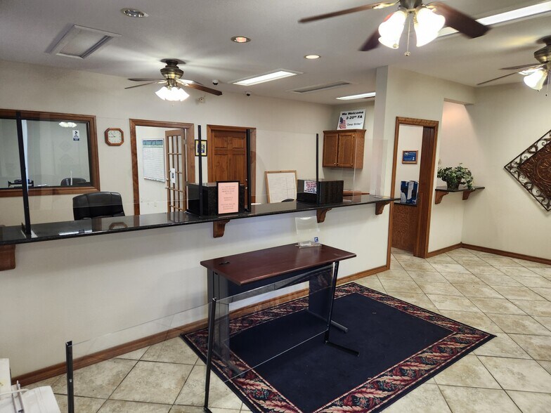 More Photos Of 1152 NW Cache Rd, Lawton Office For Lease