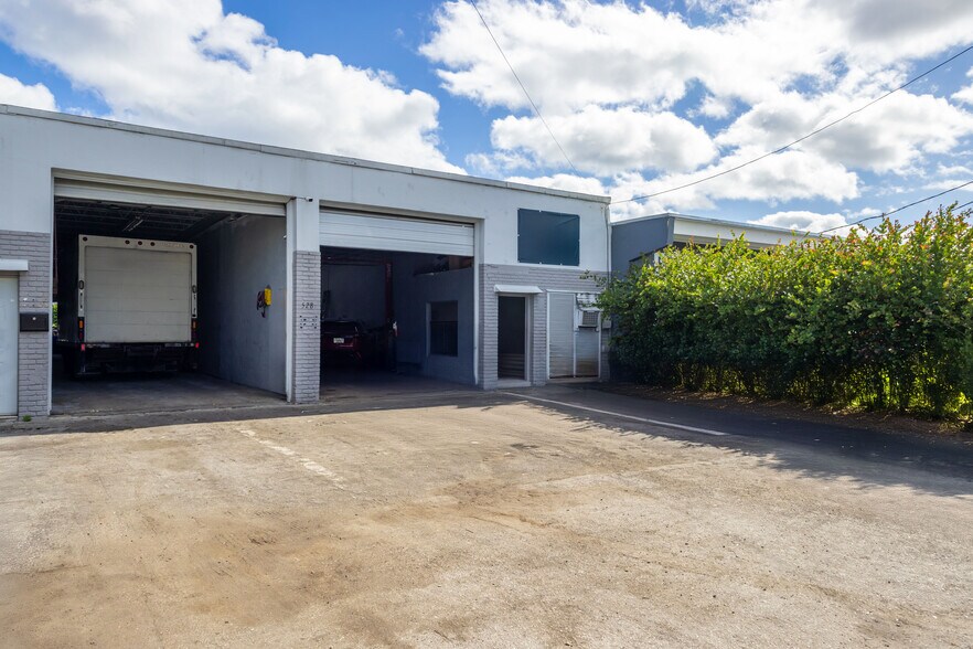 More Photos Of 526-528 S Dixie Hwy E, Pompano Beach Service For Lease