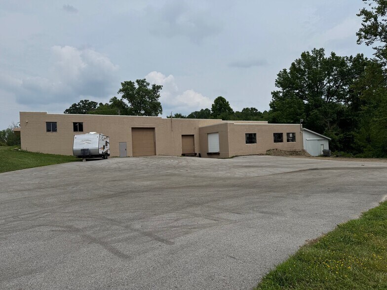 More Photos Of 4020 Bellaire Ln, Peninsula Warehouse For Lease