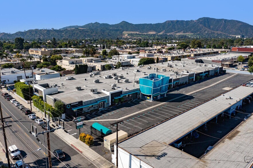 More Photos Of 217-277 S Lake St, Burbank Research And Development For Sale