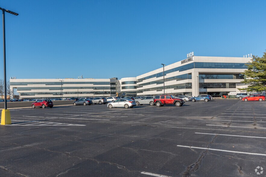 More Photos Of 1400 Old Country Rd, Westbury Office For Lease