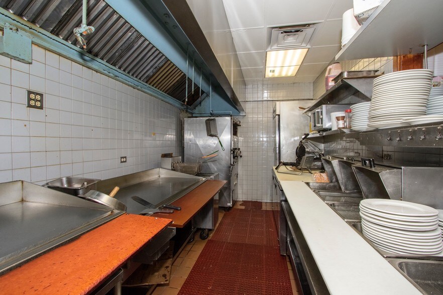 More Photos Of 300 N Northwest Hwy, Palatine Restaurant For Sale