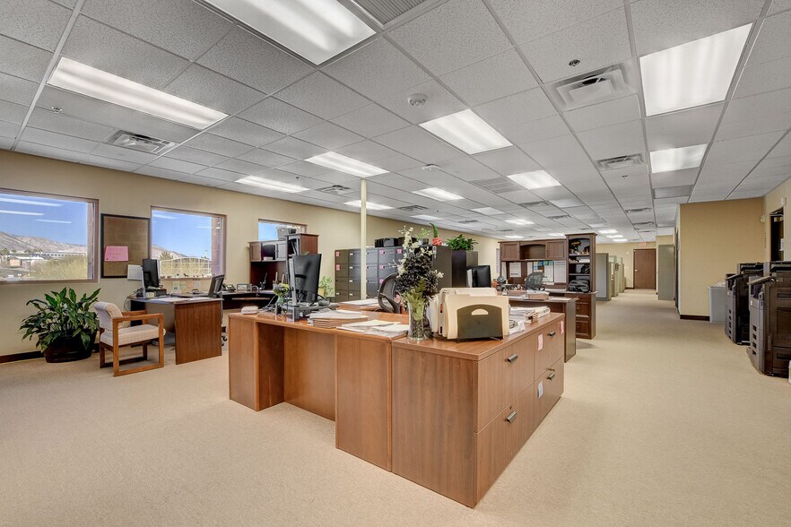 More Photos Of 9900 Covington Cross Dr, Las Vegas Office For Lease