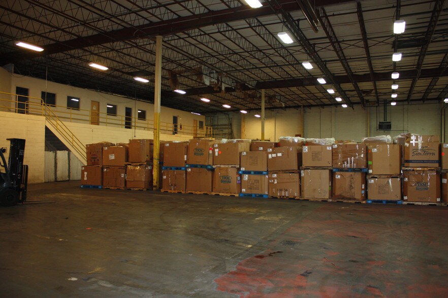 More Photos Of 27 Neil Gunn Rd, Ellisville Distribution For Lease