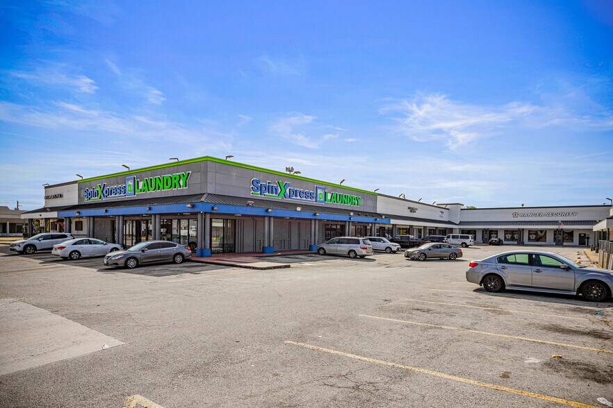 More Photos Of 9615-9695 Southwest Fwy, Houston Storefront For Lease