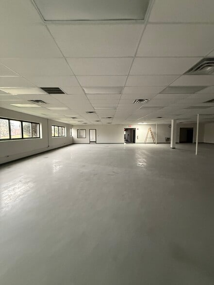 More Photos Of 7200 Nineteen Mile Rd, Sterling Heights Light Manufacturing For Lease