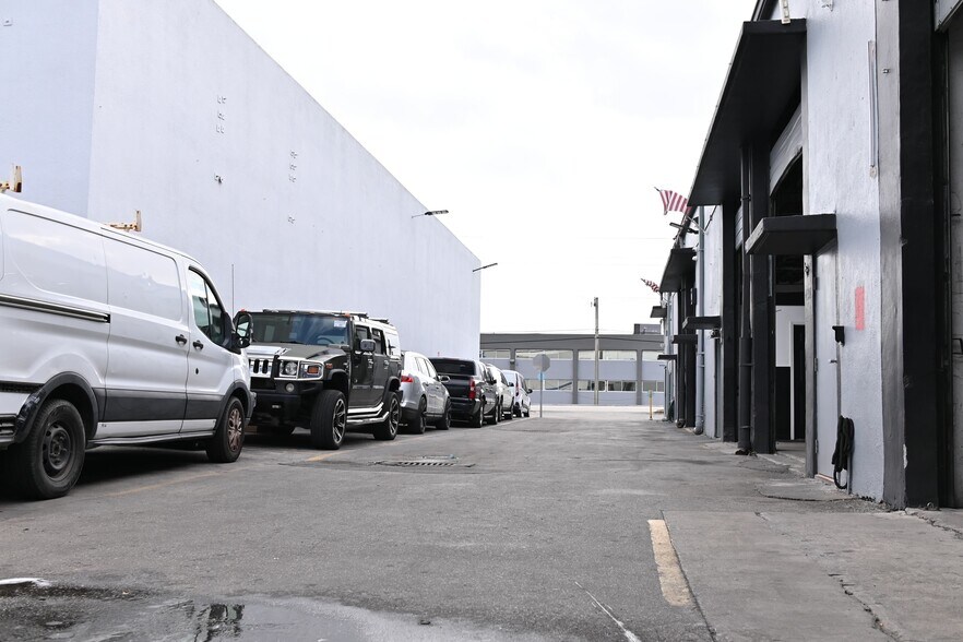 More Photos Of 4200-4250 NW 72nd Ave, Miami Warehouse For Sale