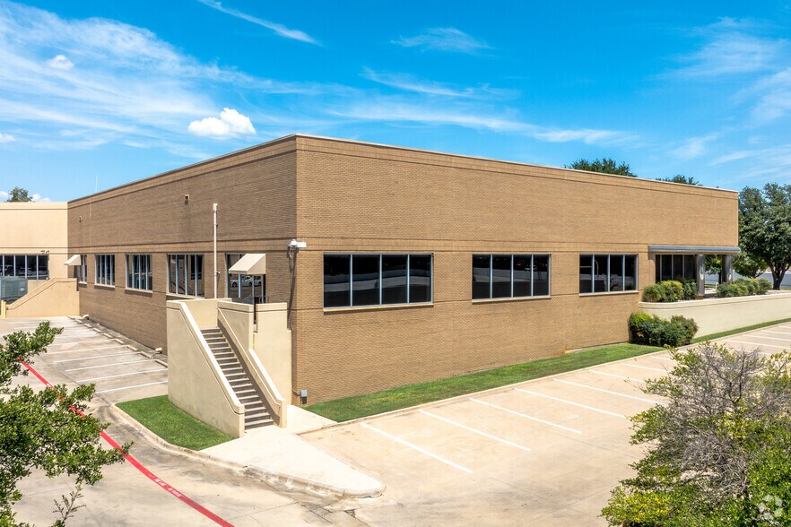 More Photos Of 1720 Lakepointe Dr, Lewisville Flex For Sale