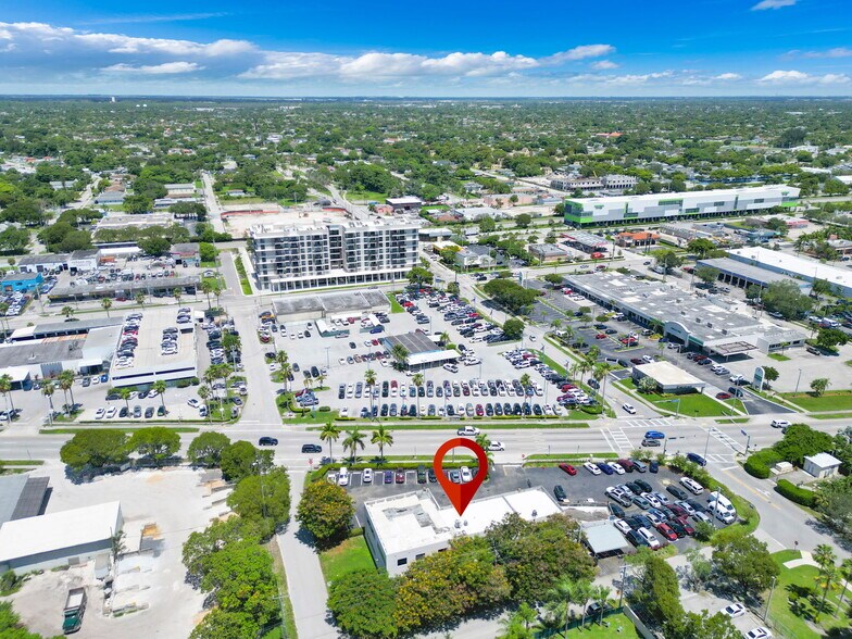 More Photos Of 17891 S Dixie Hwy, Miami Office For Sale