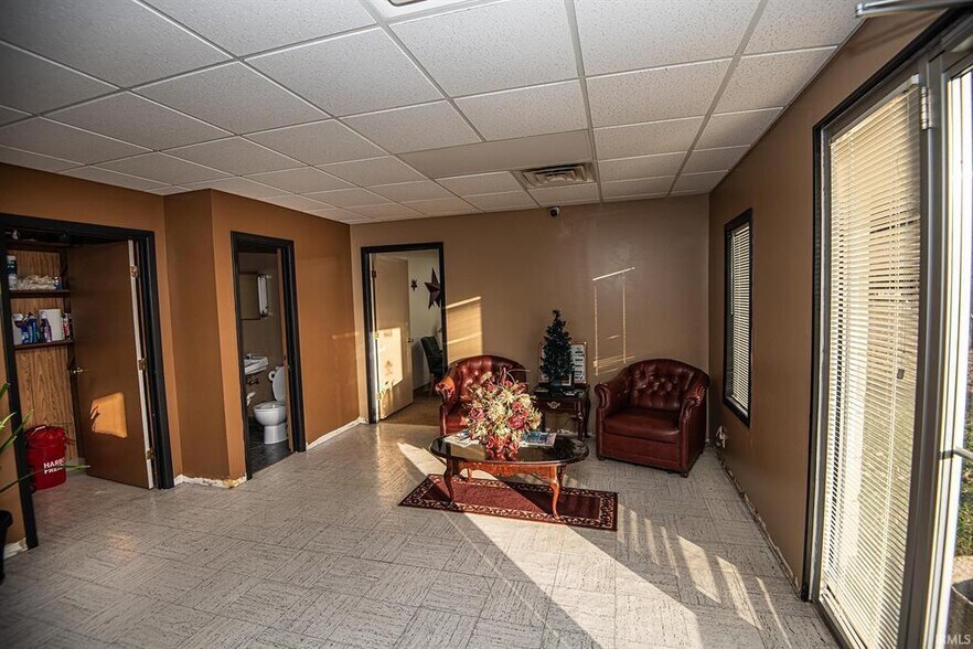 More Photos Of 1985 S Old US 41, Vincennes Industrial For Sale