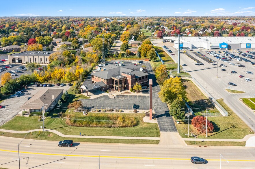 More Photos Of 491 S Washburn St, Oshkosh Office For Sale