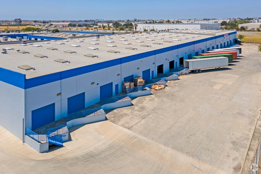 More Photos Of 7590 Britannia Ct, San Diego Distribution For Lease