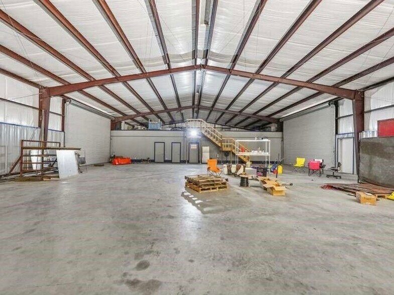 More Photos Of 202 W Stroker Rd, Crosby Warehouse For Lease