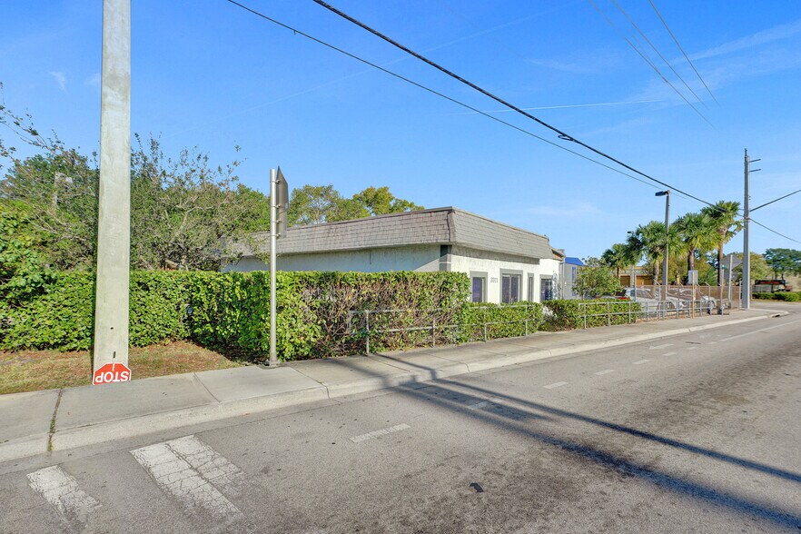 More Photos Of 3311 N Dixie Hwy, Pompano Beach Freestanding For Lease