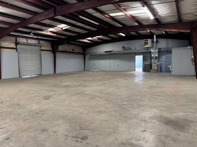 More Photos Of 190 Lower Bay St, Macon-Bibb Warehouse For Lease