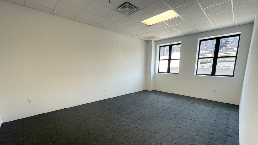 More Photos Of 23-40 51st Ave, Long Island City Warehouse For Lease