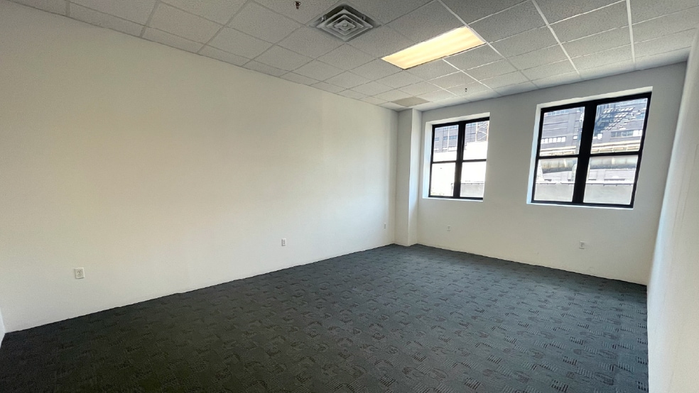 More Photos Of 2337 Borden Ave, Long Island City Warehouse For Lease