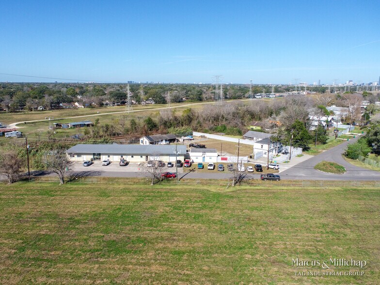 More Photos Of 11710 Old Main Street Loop Rd, Houston Warehouse For Sale