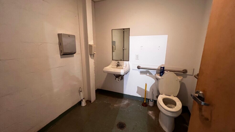 More Photos Of 1727-1801 Union Blvd, Allentown Warehouse For Lease