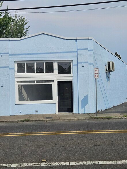 More Photos Of 1667-1671 Center St NE, Salem Storefront For Lease