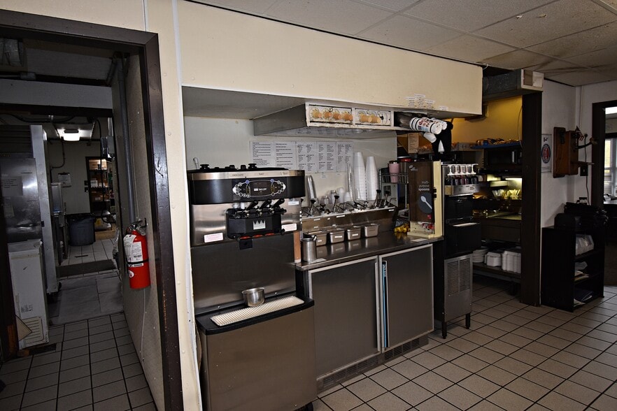 More Photos Of 911 South St, Jesup Restaurant For Sale