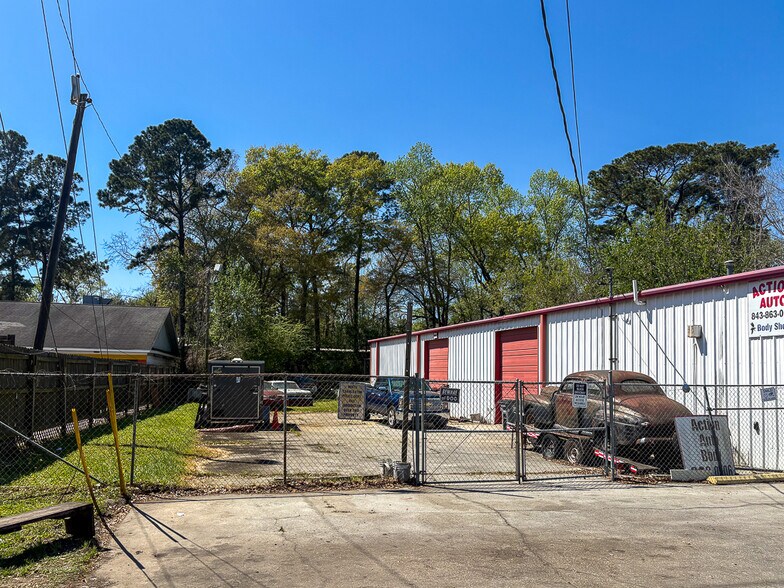 More Photos Of 6921 Stall Rd, Charleston Auto Repair For Lease