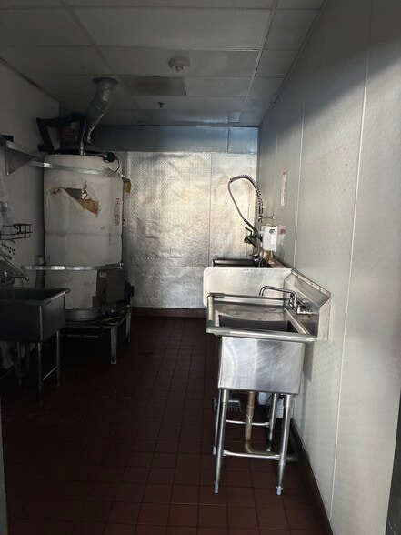 More Photos Of 208-224 E Olive Ave, Burbank Office For Lease