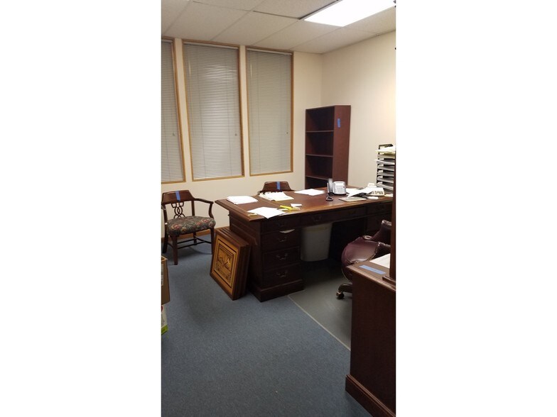 More Photos Of 4010-4016 S Lynn Ct, Independence Medical For Lease