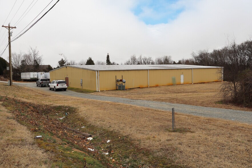 More Photos Of 5693 Old Salisbury Rd, Lexington Warehouse For Lease