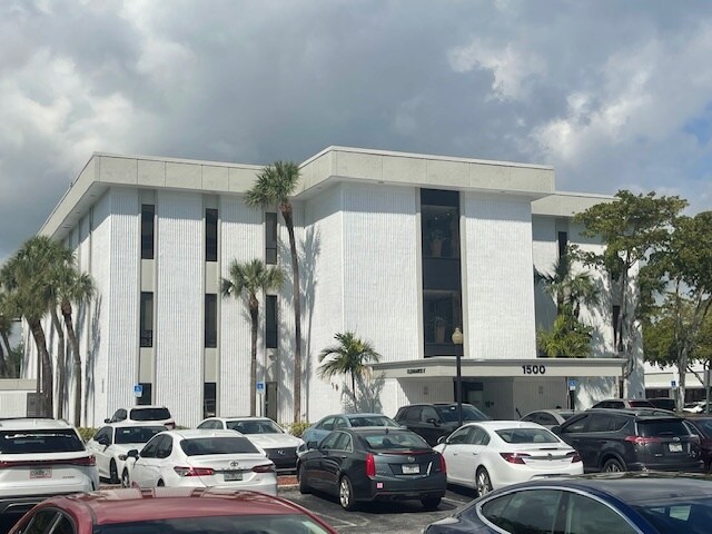 More Photos Of 1500 N Dixie Hwy, West Palm Beach Medical For Lease