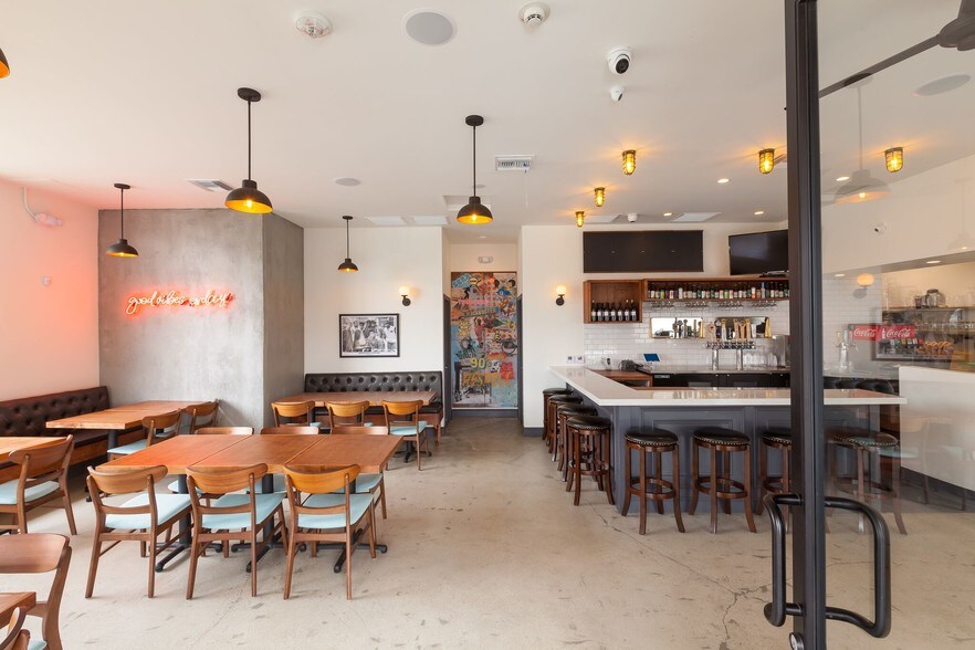 More Photos Of 3500 Overland Ave, Los Angeles General Retail For Lease