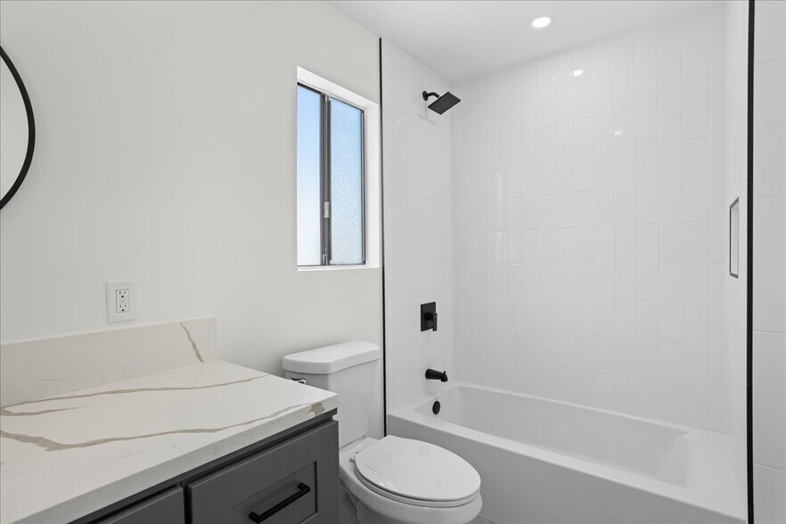 More Photos Of 2218 24th St, Santa Monica Apartments For Sale