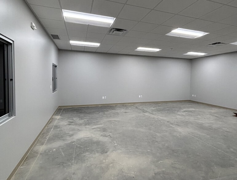 More Photos Of 16448 Old Corpus Christi Rd, Elmendorf Warehouse For Lease