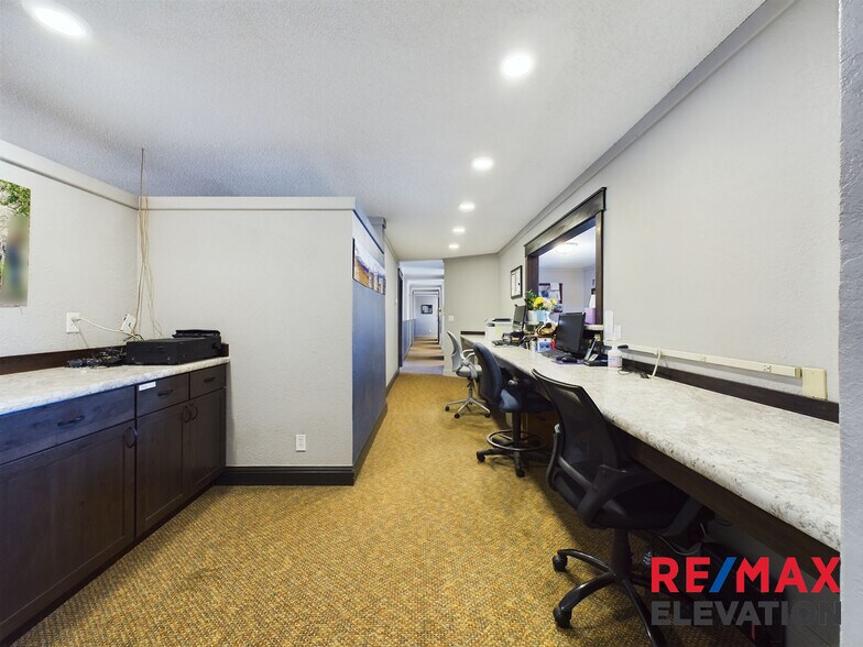 More Photos Of 915 W Fetterman St, Buffalo Office For Sale