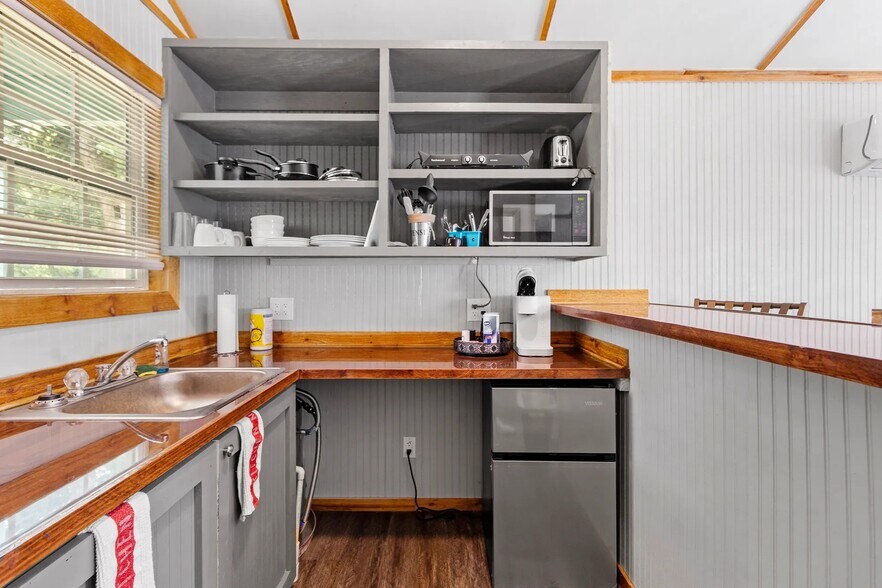 More Photos Of 14 Marina Pt, Huntsville Trailer Camper Park For Sale