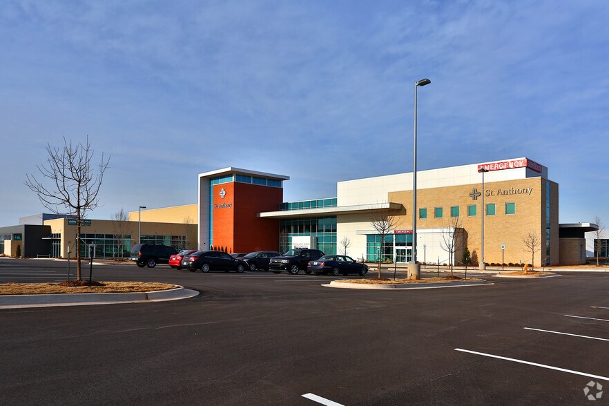 More Photos Of 201 S Sara Rd, Mustang Hospital For Lease