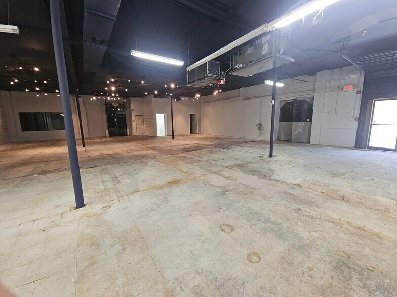 More Photos Of 3420 NW 7th St, Miami Light Distribution For Lease