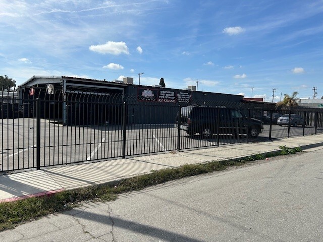 Primary Photo Of 2216 N St, Bakersfield Service For Sale