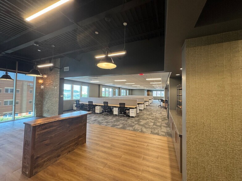 More Photos Of 6751 Parker Farm Dr, Wilmington Office For Lease