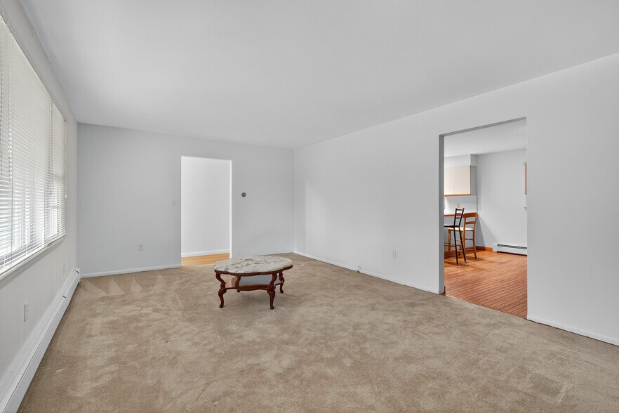 More Photos Of 202 Woodland Dr, Lincroft Veterinarian Kennel For Sale