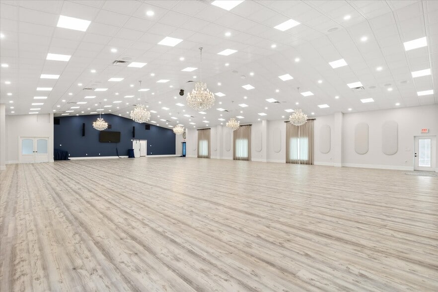 More Photos Of 455 Briar Patch Ln, Geneva Specialty For Sale