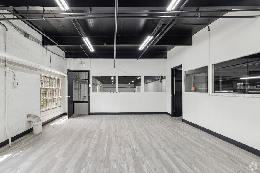 More Photos Of 2810 W Saratoga St, Baltimore Warehouse For Sale