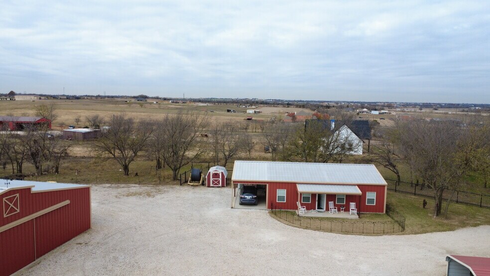 More Photos Of 5871 Milam Rd, Denton Flex For Sale