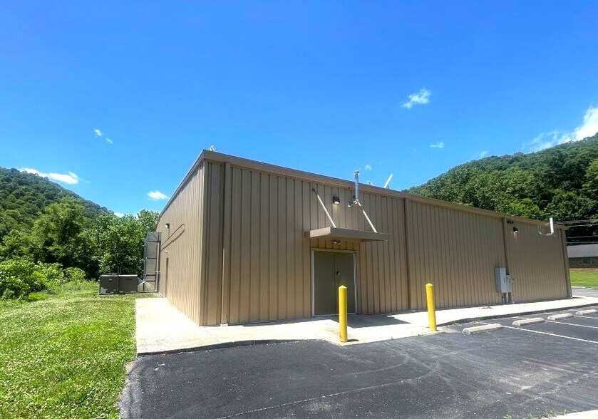 More Photos Of 6731 Highway 7 S, Topmost Freestanding For Sale