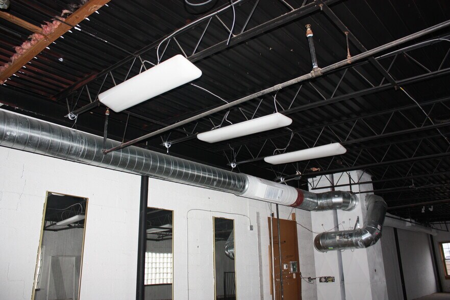 More Photos Of 1735 NW 5th St, Oklahoma City Warehouse For Sale