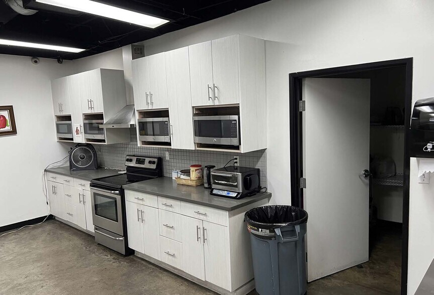 More Photos Of 1525 S Broadway, Los Angeles Manufacturing For Lease